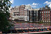 Amsterdam City Skyline über Wasser Boote Amstelgracht bunte Häuser Panorama Foto