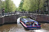 Amsterdam Landschaft Gracht Brücke Schiff Frühling Foto Wasserboot Touristen Paar