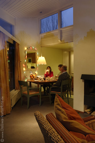 Bungalow Appartement Innenraum mit Familie Hollandurlaub im De-Eemhof