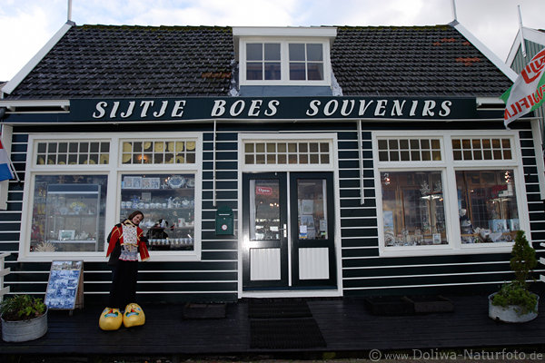 Marken Souvenirslden Caf Restaurant bunte Huser am Hafensteg
