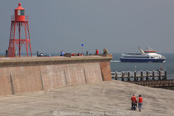 Vlissingen Meer-Deich Leuchtturm Touristen Paar Schiff Blick Foto Westerschelde Ufer