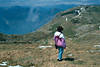 Monte Baldo Landschaft Bergpanorama mit Frau oberhalb Gardasee in 1800m Hhe
