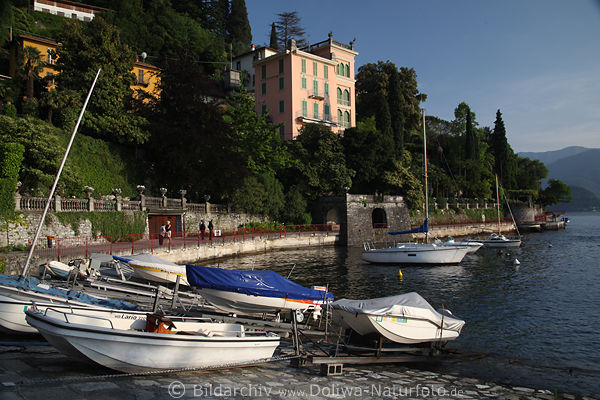 Varenna Boote stille Bucht Wasser Kste Lago di Como See Urlaub Reise