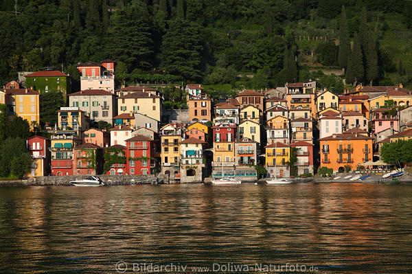 Varenna bunte Architektur am Como-See Uferpanorama farbige Huser Foto von Wasser