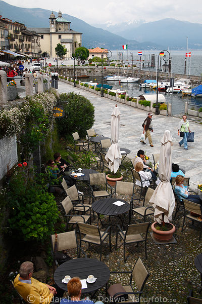 Cannobio Hafen Promenade Caf Maggioresee Mole mit Bergblick Kirche Boote