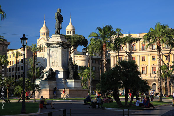 Rom Piazza Cavour Panorama Palmen Landschaft Architektur Menschen Denkmal
