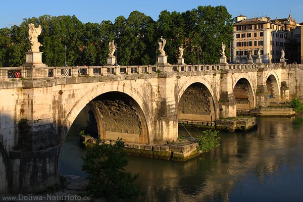 Rom Brcke SantAngelo Engelsstatuen ber Tiber