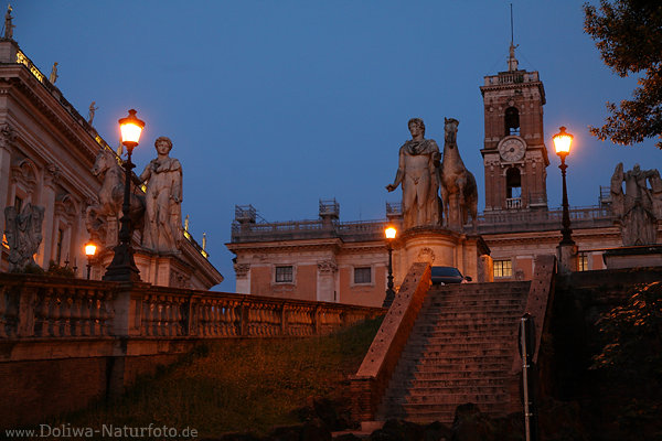 Kapitol Treppe mit Castor und Pollux Dioskuren von Michelangelo in Rom Nachtbild