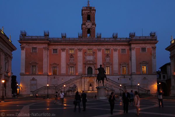 Rom Kapitolsplatz Senatorenpalast Nachtpanorama