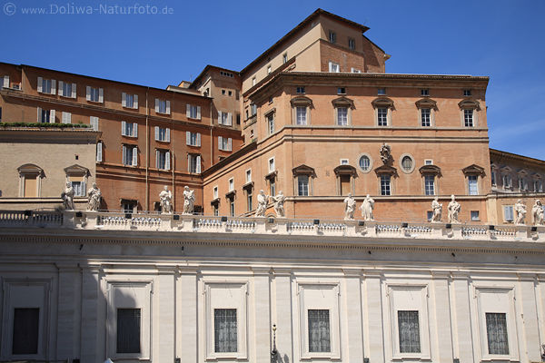 Vatikan Papstresidenz Gemcher Fenster Rom Heiligstatuen
