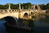 Engelsbrücke von Rom Foto Panorama in Abendlicht bogenförmige Architektur über Tiber