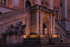 Brunnen antike Statuen Rom Senatorenpalast Fassade am Kapitolsplatz Nachtfoto