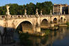 Brücke Sant’Angelo Bögen Abendsonne Rom Engelsstatuen Panorama Fluss Tiber