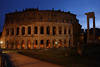 Marcellustheater Nachtbilder Rom antike Bauwerk mit Wohnungen