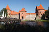 607777_ Trakai Wasserburg im Galve See auf Traku Pilies Sala Insel photo, Inselburg Mauer & Brcke ber See