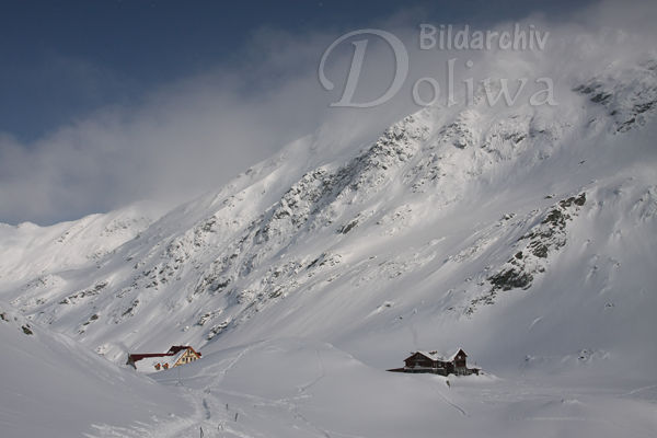 Blea Lac & Cabana Berghtte Eishotel Winterbilder im Bergtal Fogarascher Schneelandschaft