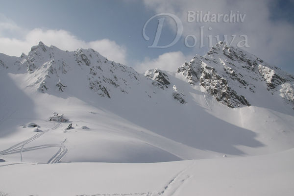Fogarascher Natur Winter Schneelandschaft Berghtte in Sdkarpaten
